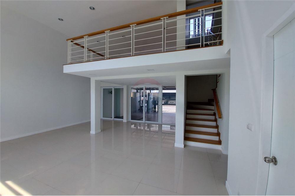 Lat Phrao Second hand single house condo for sale rent